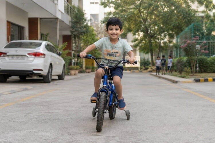 Cycling, with or without training wheels