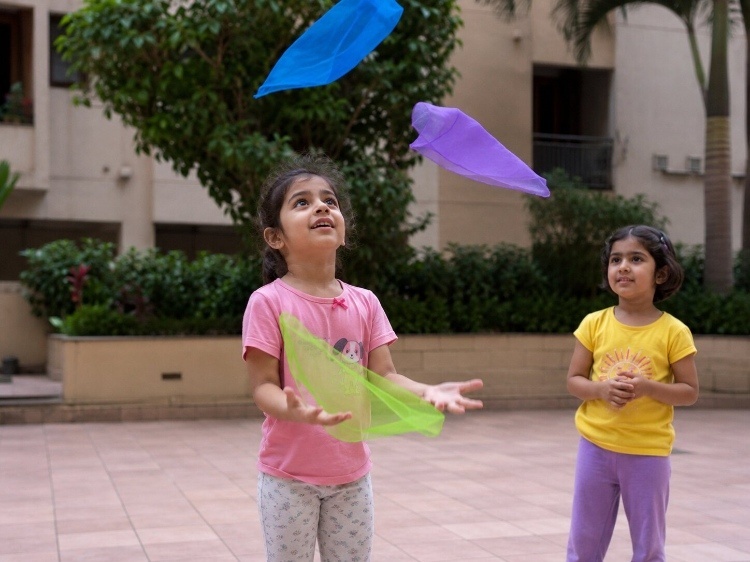 Juggling with scarves 